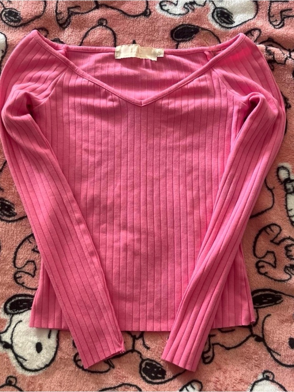 LC Lauren Conrad Ribbed V-Neck Long Sleeve Top in Bright Pink